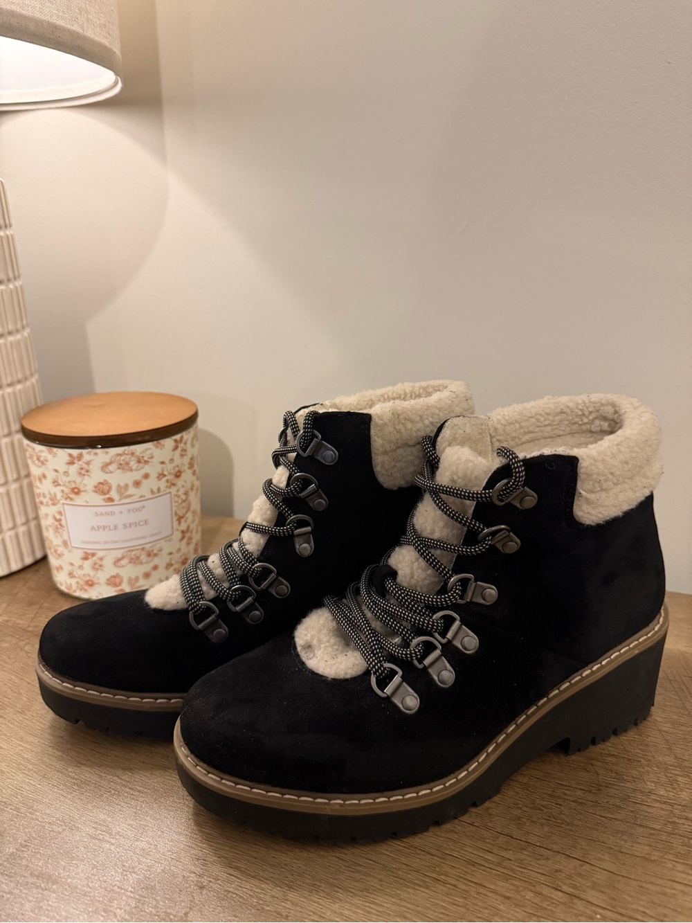 Cliffs by White Mountain Black Faux Fur Hiking Boots 6.5